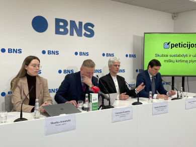 BNS spaudos konferencijoje apie miškų politiką griežta ekspertų nuomonė – paversti urėdiją akcine bendrove prilygtų išnaikinti Lietuvos miškus